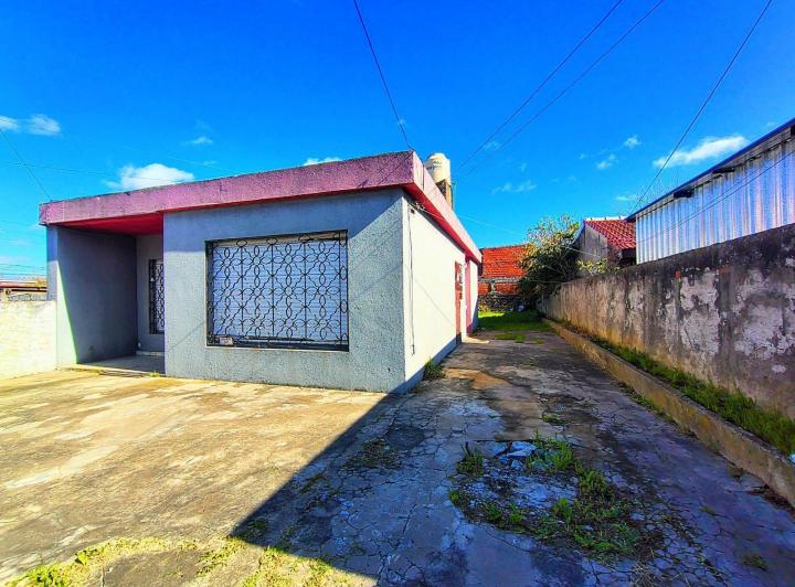 Casa · 70m² · 4 Ambientes · 3 Cocheras
