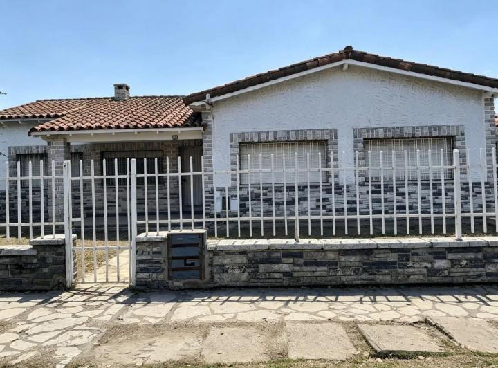 Casa · 176m² · 3 Ambientes · 1 Cochera