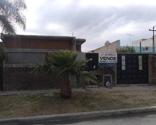 Casa · 85m² · 3 Ambientes · 4 Cocheras