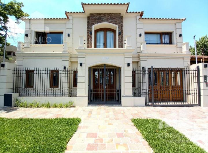 Casa · 280m² · 5 Ambientes · 2 Cocheras
