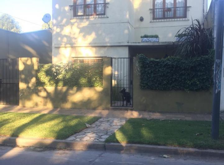 Casa · 200m² · 5 Ambientes · 1 Cochera