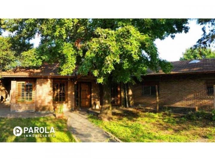 Casa · 240m² · 5 Ambientes · 1 Cochera