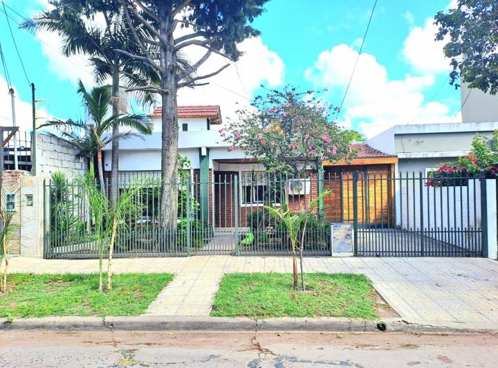 Casa · 120m² · 3 Ambientes · 4 Cocheras