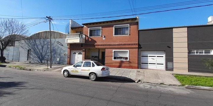 Casa · 224m² · 7 Ambientes · 2 Cocheras