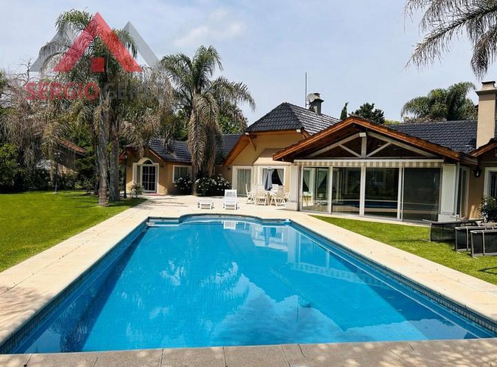 Casa · 388m² · 5 Ambientes · 2 Cocheras