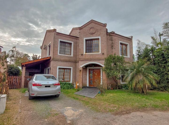Casa · 240m² · 5 Ambientes