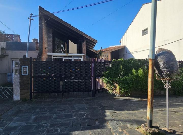 Casa · 245m² · 5 Ambientes · 1 Cochera