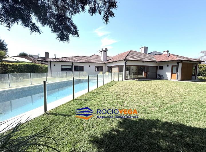 Casa · 265m² · 4 Ambientes · 6 Cocheras
