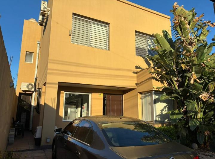 Casa · 180m² · 5 Ambientes