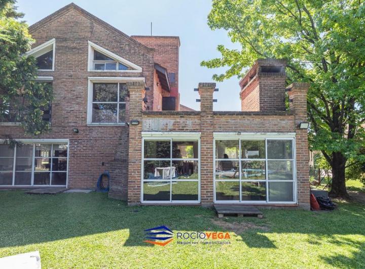 Casa · 220m² · 6 Ambientes