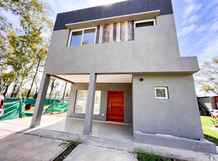 Casa · 136m² · 4 Ambientes · 2 Cocheras