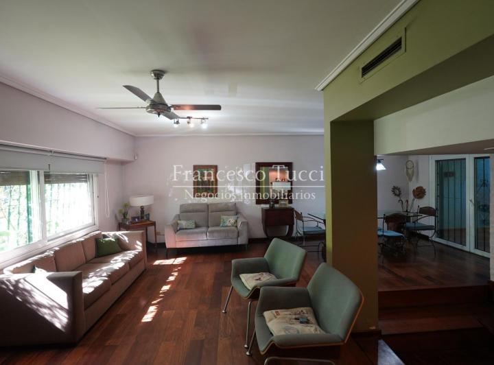 Casa · 200m² · 5 Ambientes · 2 Cocheras