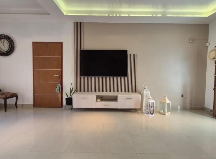 Casa · 166m² · 7 Ambientes · 1 Cochera