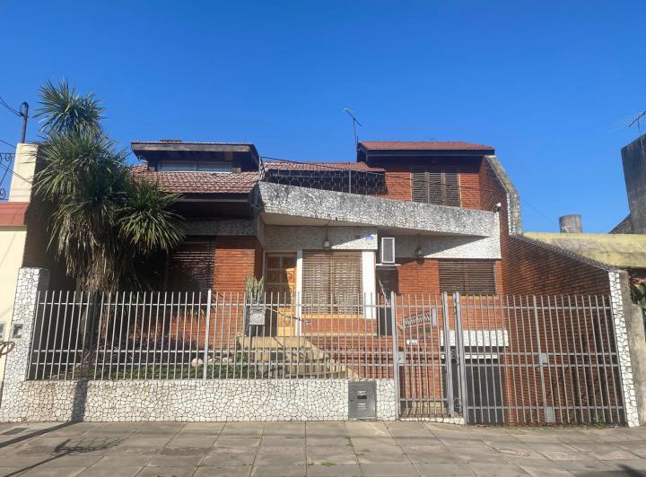 Casa · 178m² · 5 Ambientes · 3 Cocheras