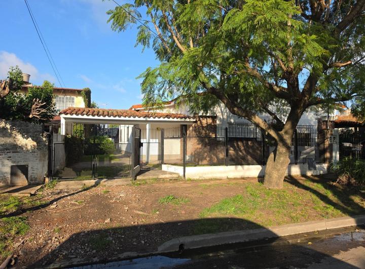 Casa · 70m² · 4 Ambientes · 1 Cochera