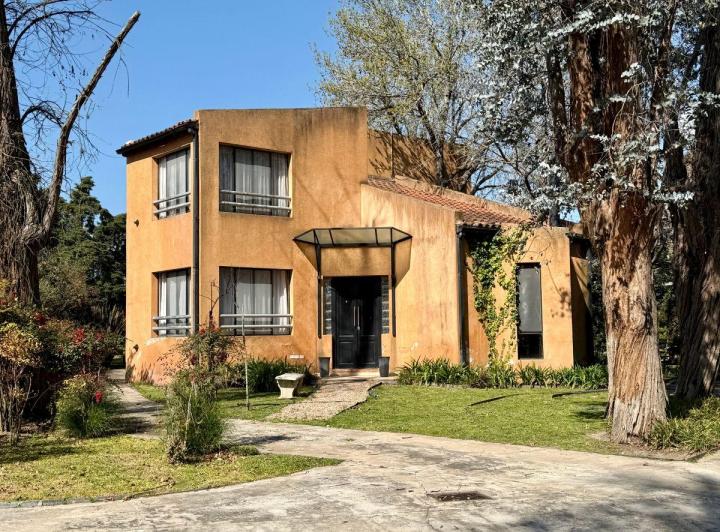 Casa · 213m² · 6 Ambientes