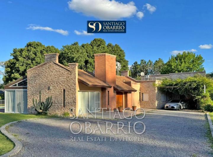 Casa · 340m² · 5 Ambientes · 2 Cocheras