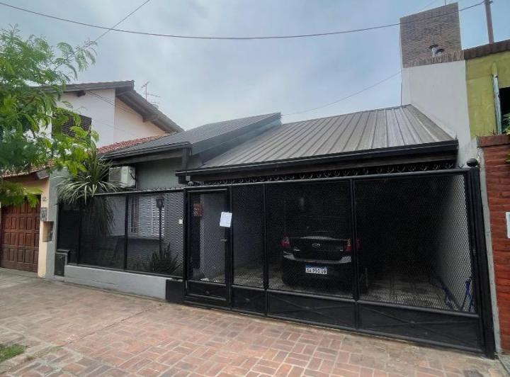 Casa · 150m² · 4 Ambientes · 2 Cocheras