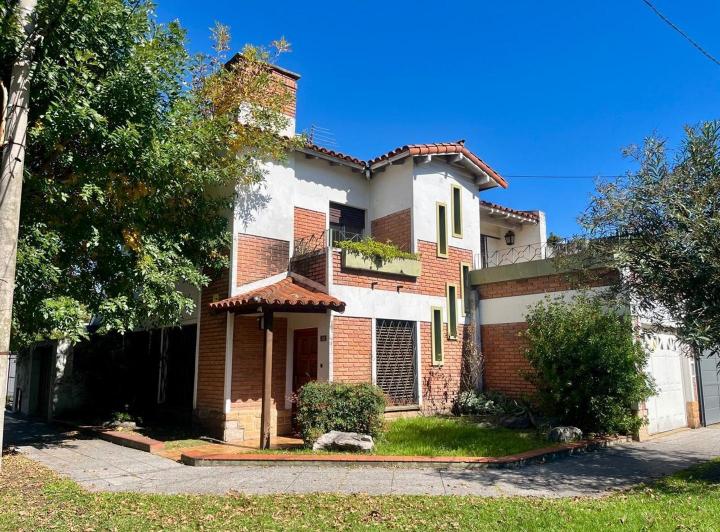 Casa · 189m² · 4 Ambientes · 2 Cocheras