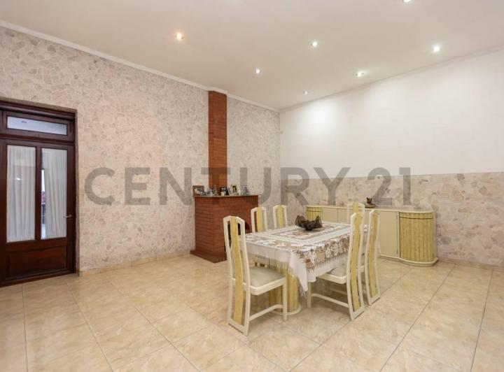 Casa · 176m² · 4 Ambientes · 1 Cochera