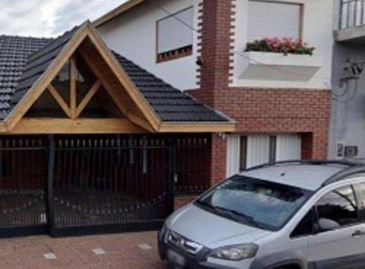Casa · 240m² · 5 Ambientes · 1 Cochera