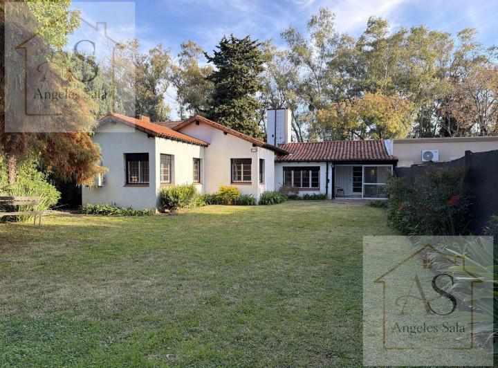 Casa · 200m² · 4 Ambientes · 2 Cocheras