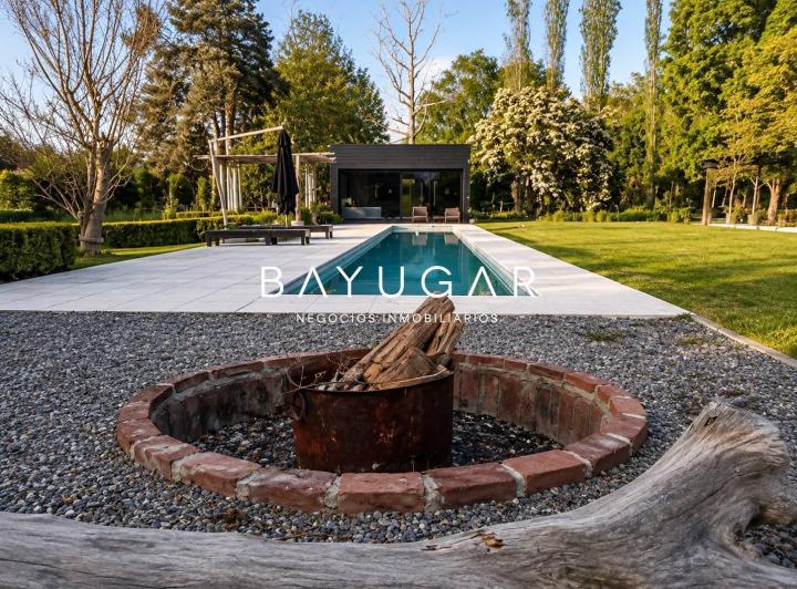 Casa · 350m² · 5 Ambientes