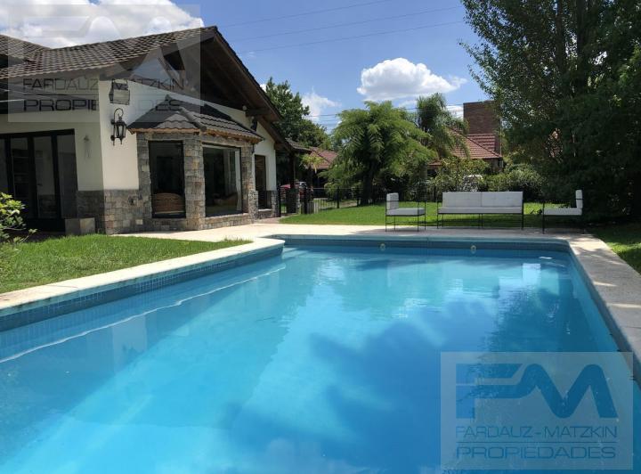 Casa · 240m² · 4 Ambientes