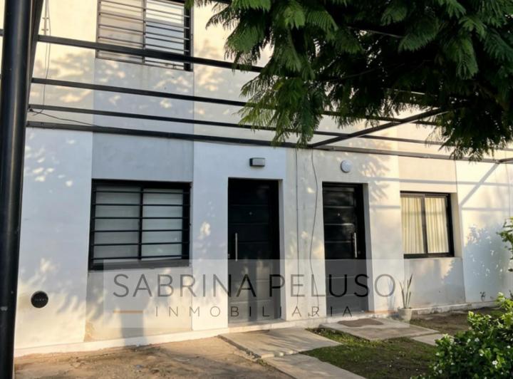 Casa · 80m² · 3 Ambientes · 2 Cocheras