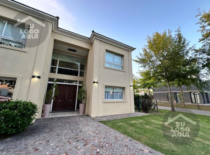 Casa · 250m² · 5 Ambientes · 5 Cocheras