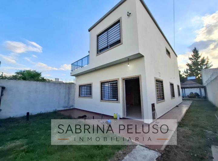 Casa · 85m² · 5 Ambientes · 2 Cocheras