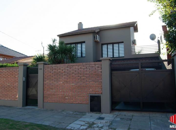 Casa · 580m² · 4 Ambientes · 3 Cocheras