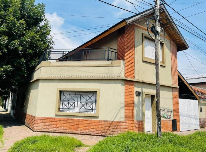 Casa · 180m² · 4 Ambientes · 1 Cochera