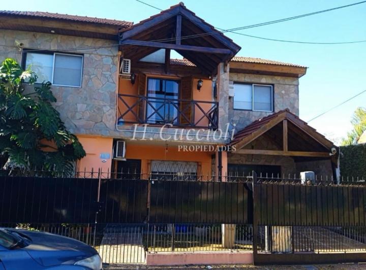 Casa · 180m² · 6 Ambientes · 2 Cocheras