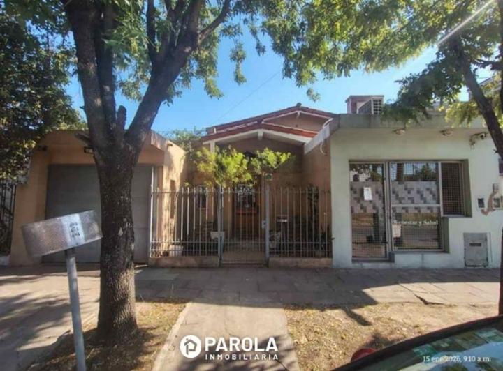 Casa · 200m² · 6 Ambientes · 2 Cocheras
