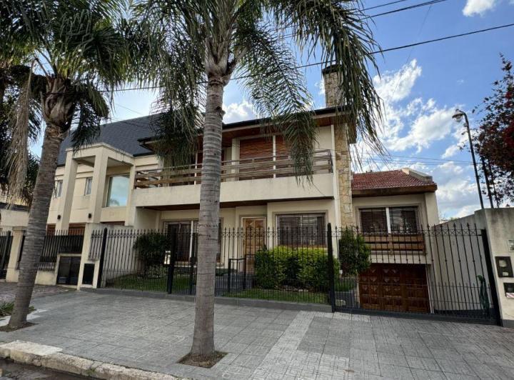 Casa · 467m² · 5 Ambientes · 3 Cocheras