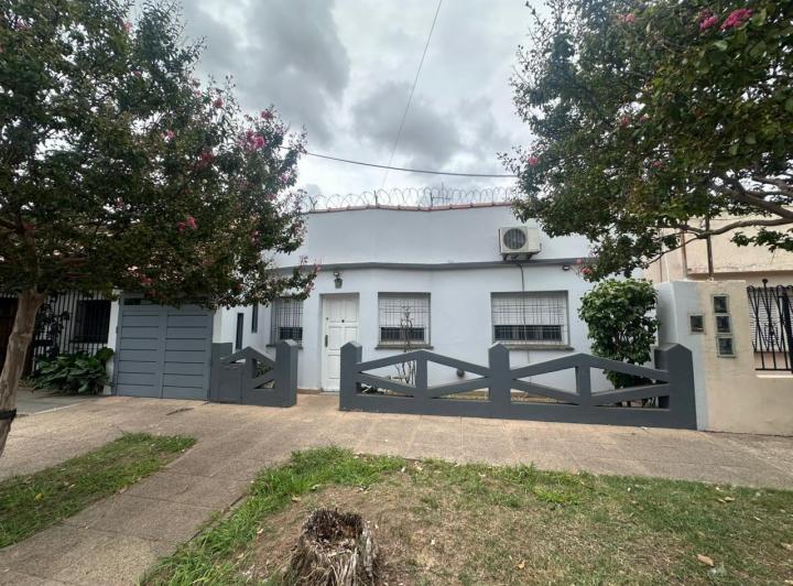Casa · 170m² · 6 Ambientes · 2 Cocheras