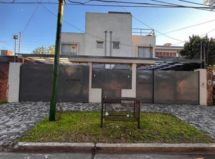Casa · 98m² · 4 Ambientes · 2 Cocheras