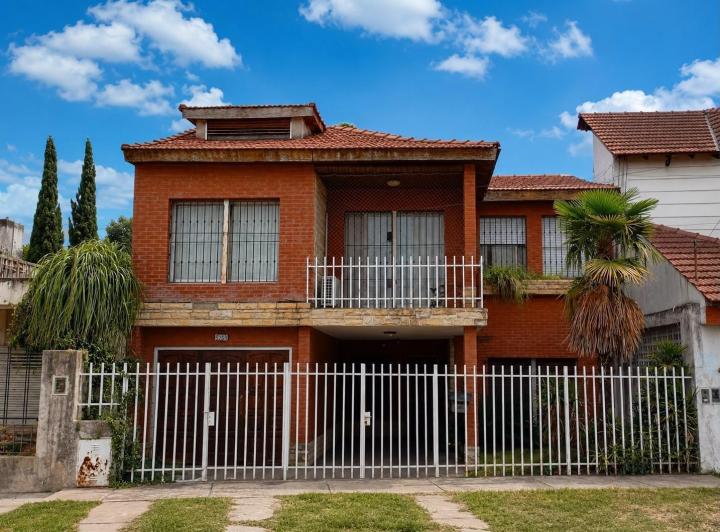 Casa · 200m² · 5 Ambientes · 1 Cochera