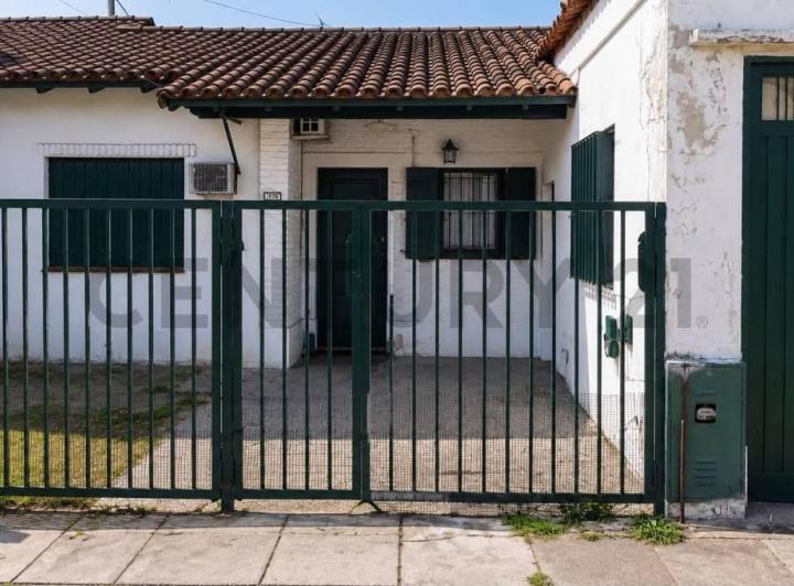 Casa · 122m² · 4 Ambientes · 3 Cocheras