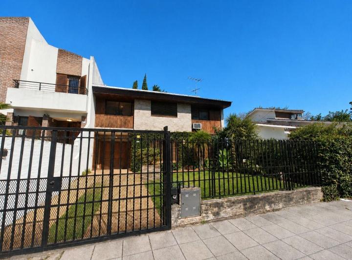 Casa · 175m² · 5 Ambientes · 3 Cocheras