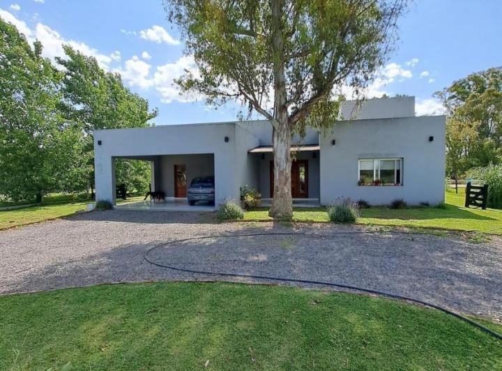 Casa · 180m² · 4 Ambientes · 2 Cocheras