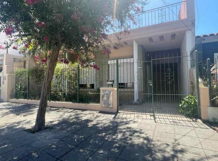 Casa · 102m² · 4 Ambientes · 1 Cochera