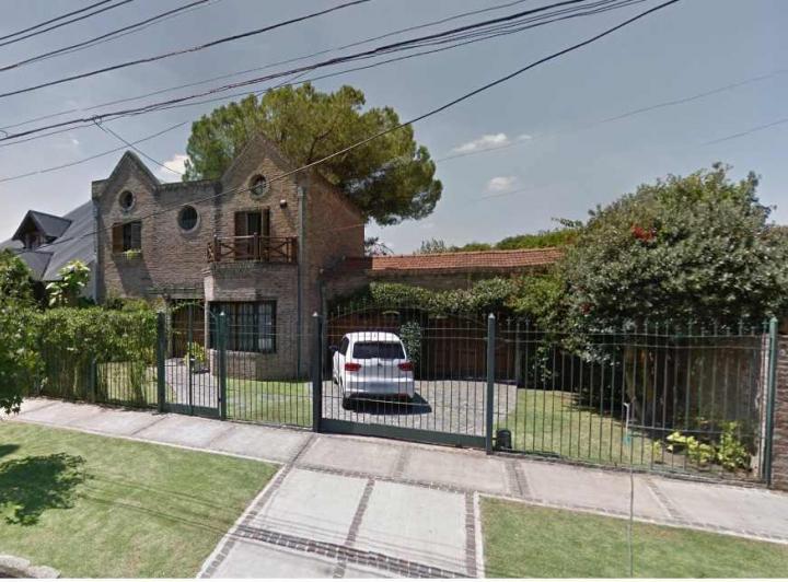 Casa · 300m² · 5 Ambientes · 1 Cochera