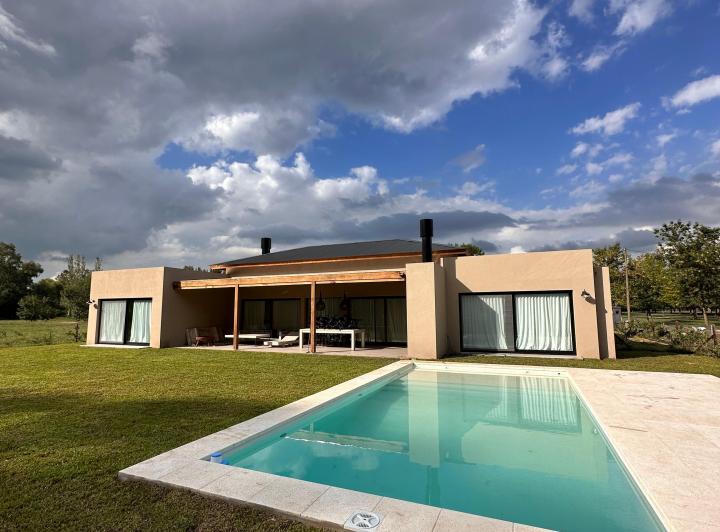 Casa · 265m² · 5 Ambientes · 2 Cocheras