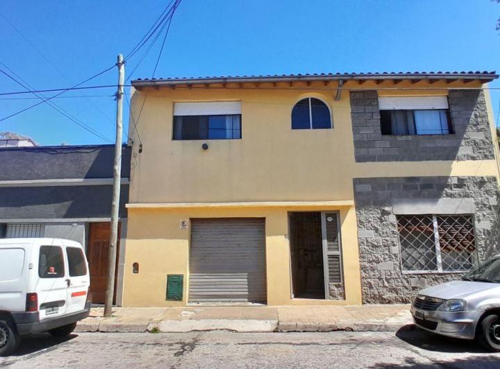 Casa · 190m² · 5 Ambientes · 1 Cochera