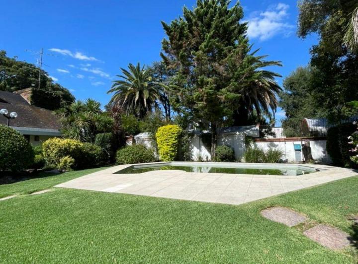 Casa · 450m² · 5 Ambientes · 1 Cochera