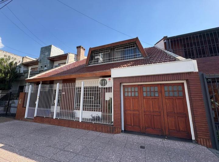 Casa · 205m² · 2 Cocheras