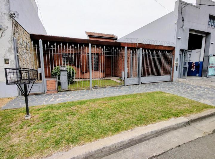 Casa · 182m² · 5 Ambientes · 1 Cochera