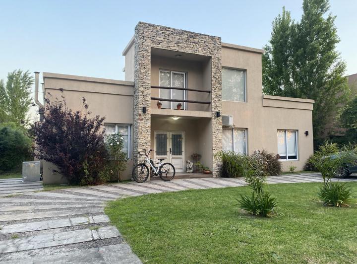 Casa · 620m² · 6 Ambientes